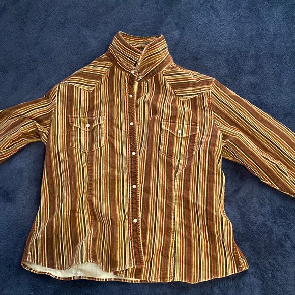 Bailey’s point button up - Picture 1 of 2